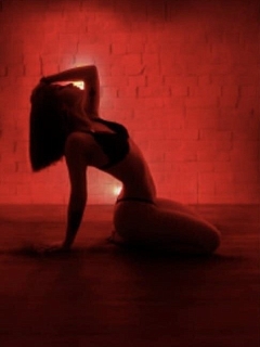 Девушка массажистка Софа, салон ЖаРа Девушка массажистка Софа, салон ЖаРа